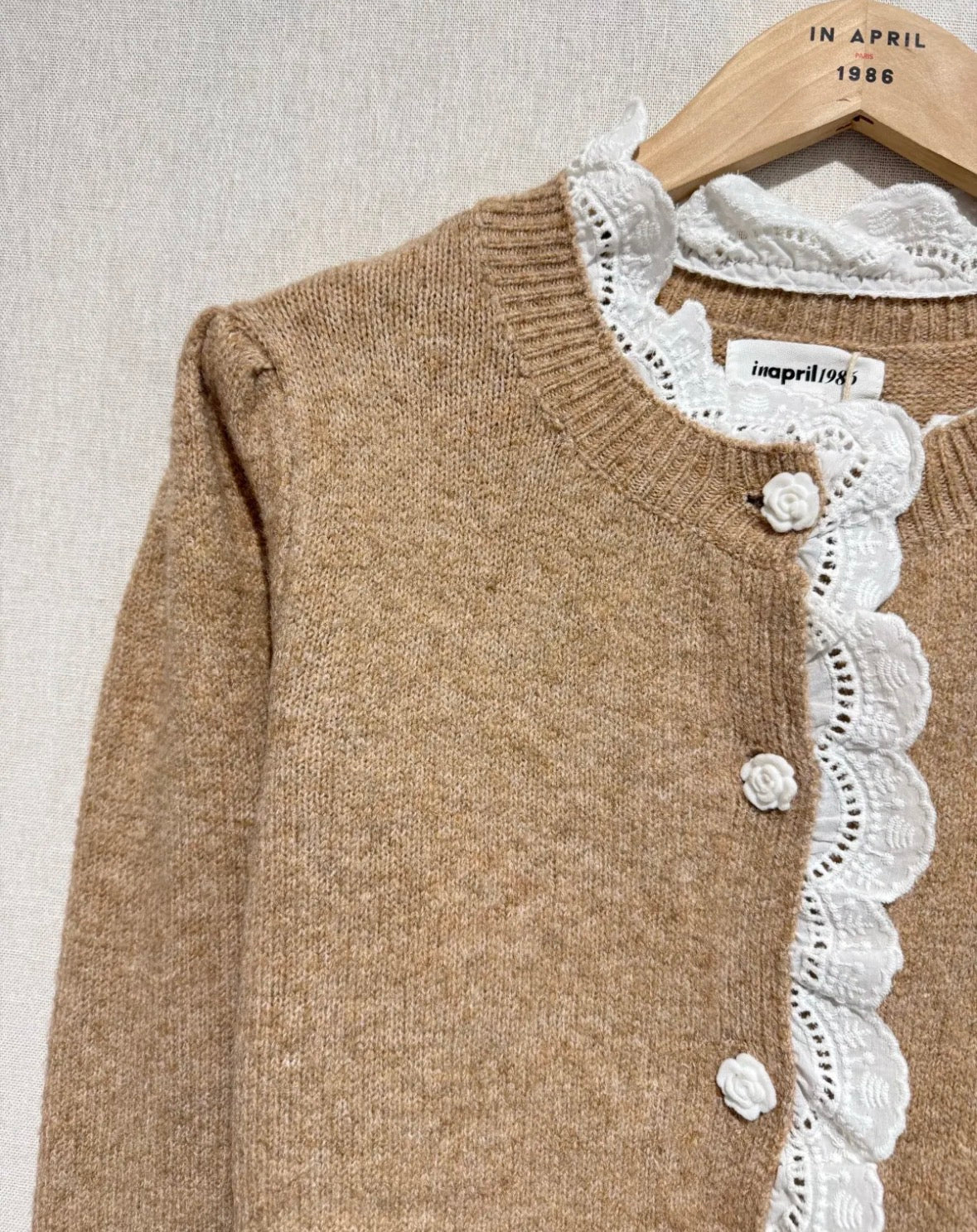 Cardigan à col dentelle beige
