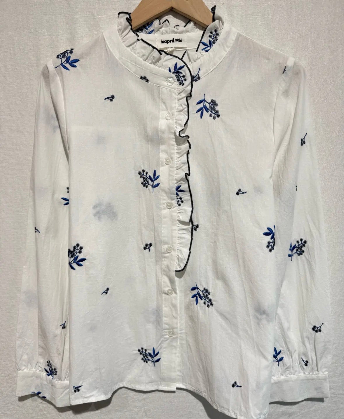 Chemise avec des épaulettes blanche
