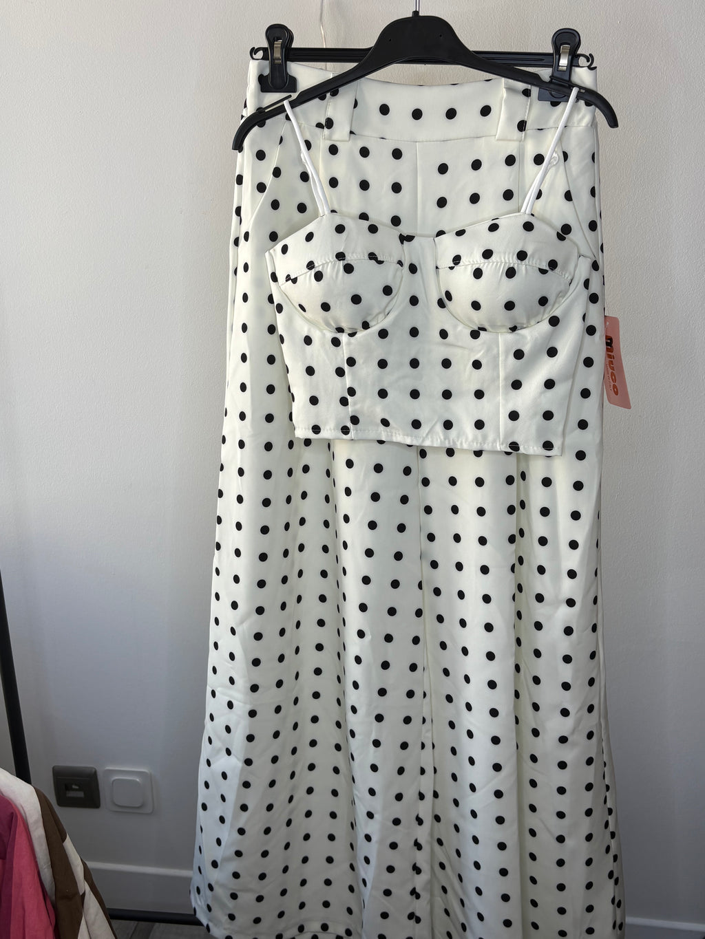 Ensemble blanc à pois noirs – Bustier & pantalon fluide