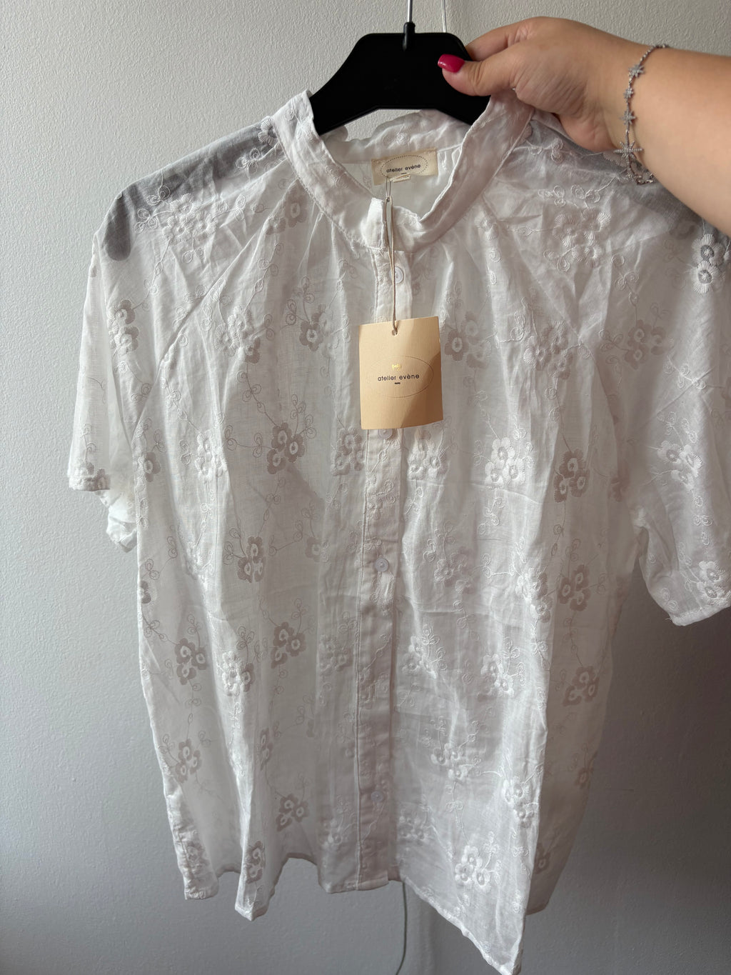 Blouse brodée cœur – Élégance & romantisme