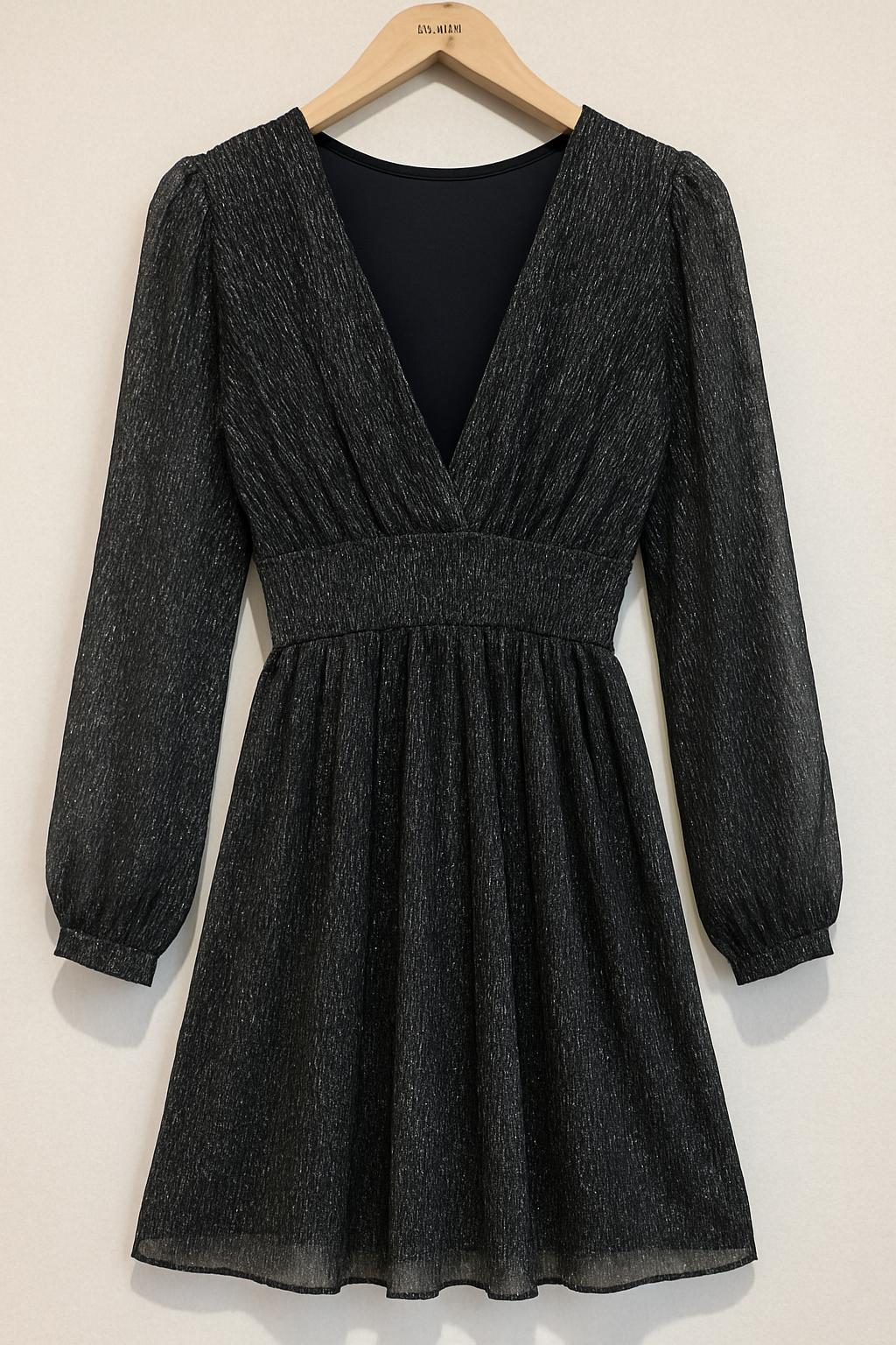 Robe à col V argenté